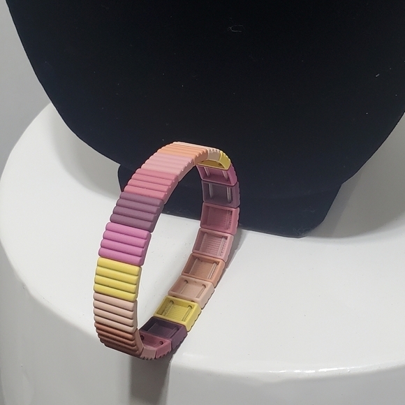 4/$20 Multicolor Beaded Stretch Bracelet. 🌴 - Picture 2 of 5